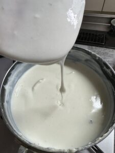 ホワイトソースの煮込み方の丁度良い粘度の写真