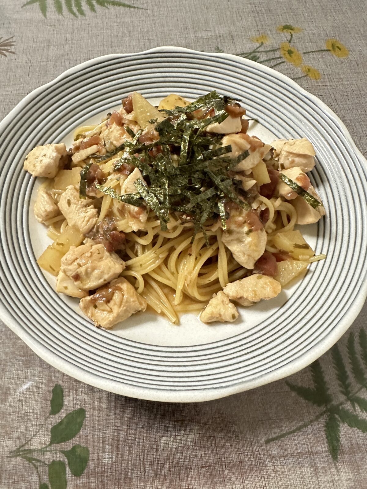 梅と鶏むね肉と塩昆布のパスタ！たくわんを加えた白だし和風のレシピ